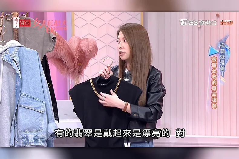 簡約穿搭暗藏性感心機！大露背吸睛破表，單扣西裝俐落又專業
