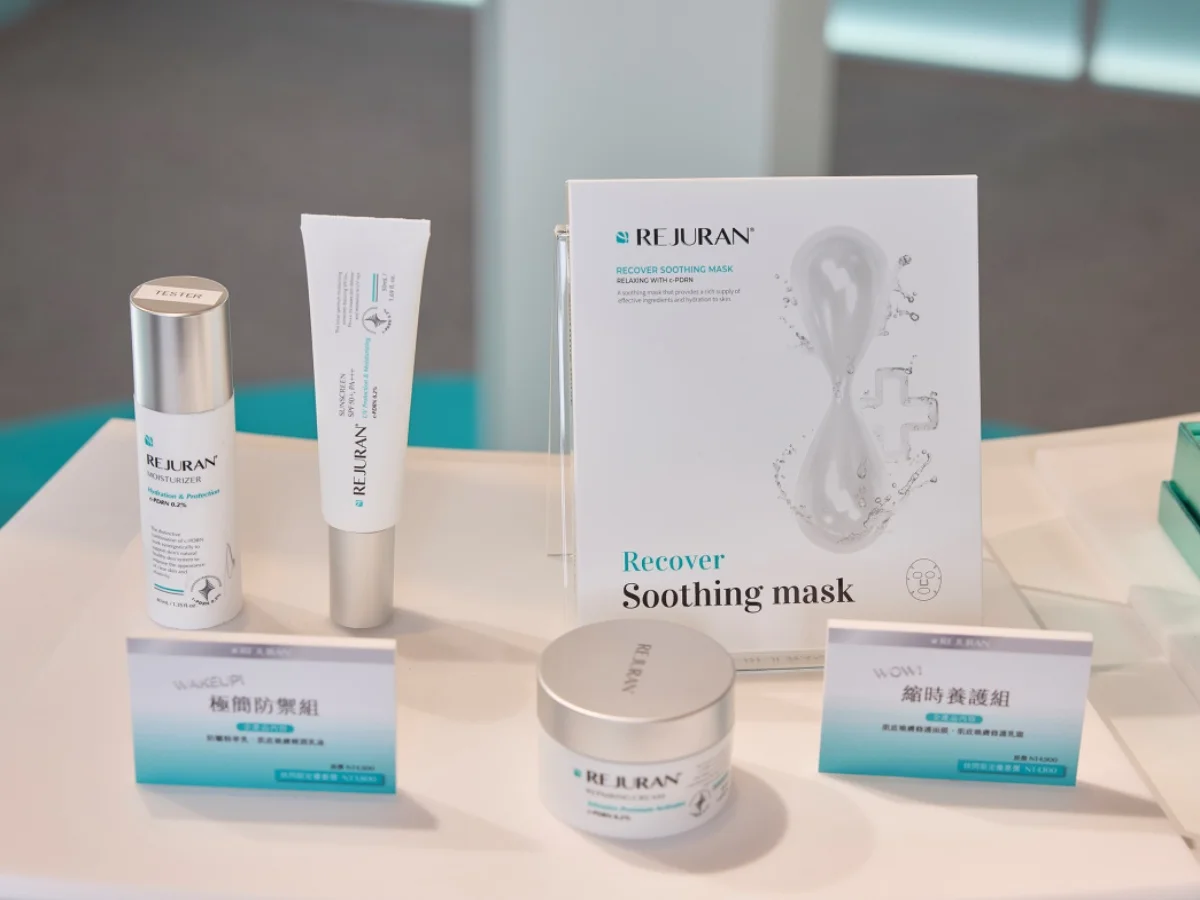 麗珠蘭CLINIC LINE專業通路保養品期間限定快閃店兩大限定組合&mdash;「極簡防禦組」與「縮時養護組」，讓保養迷們以最親民的價格搶先入手