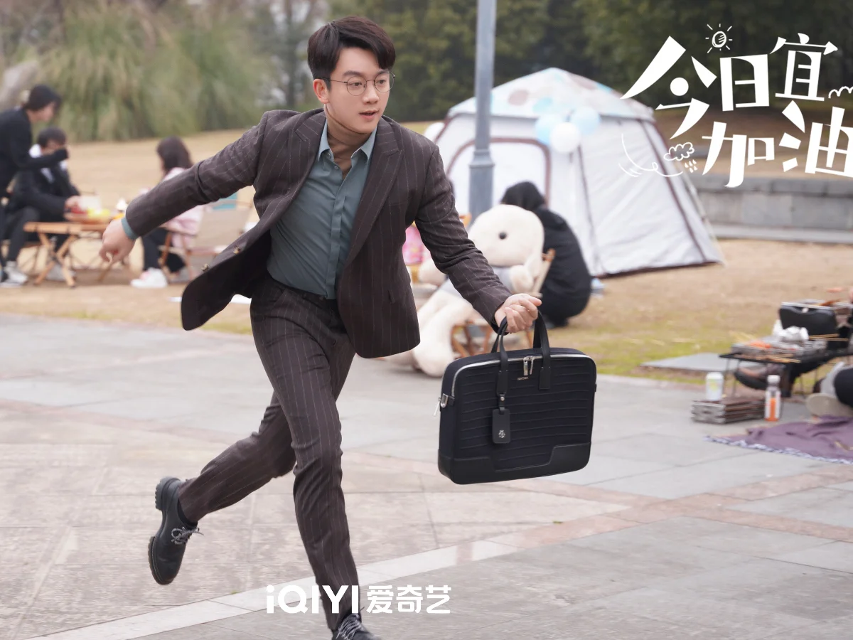 劇情亮點2.鄭愷出演自帶笑果