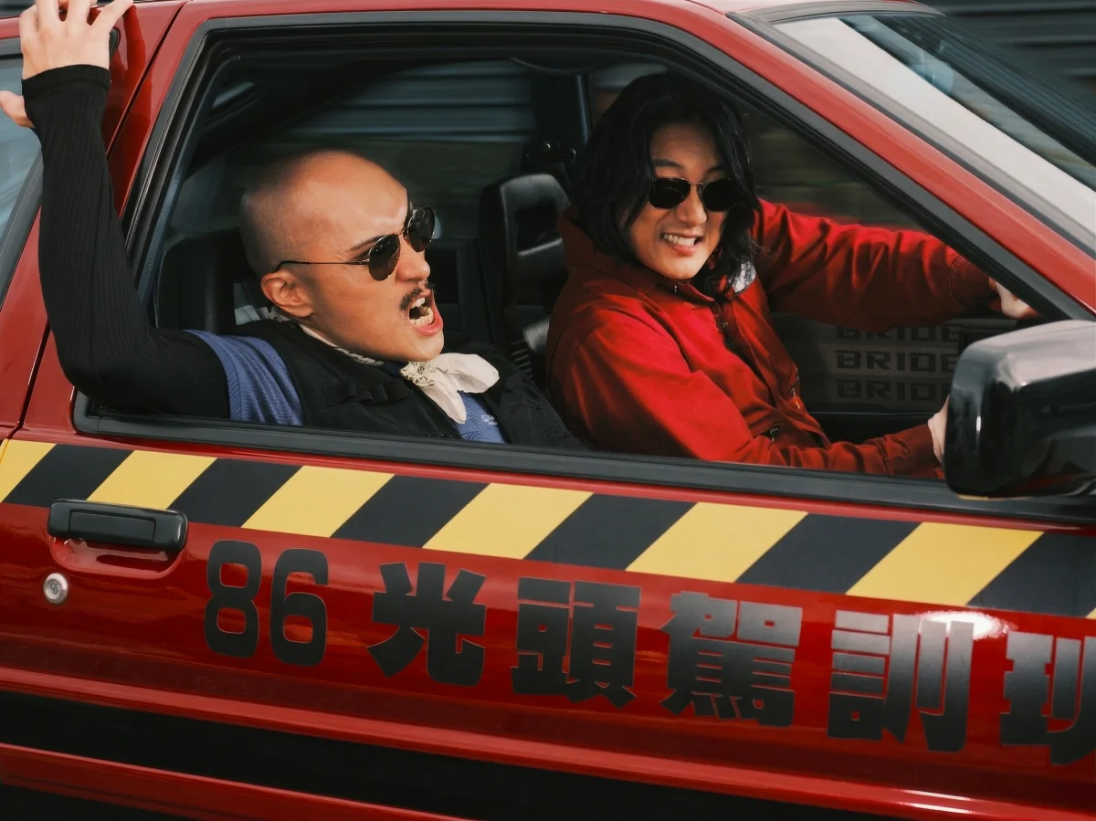 韓哥同款 KlassiC. 折疊墨鏡是今年最強配件