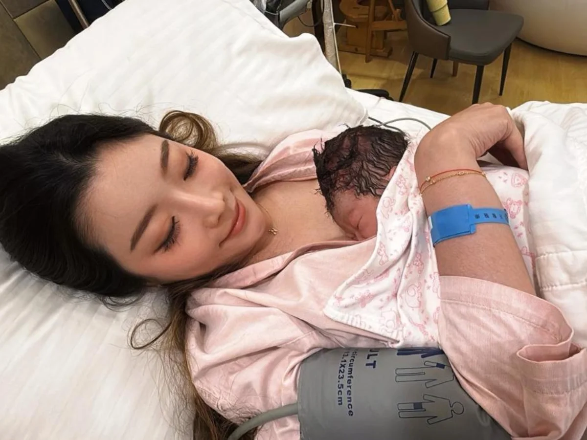 依依順利產下女兒