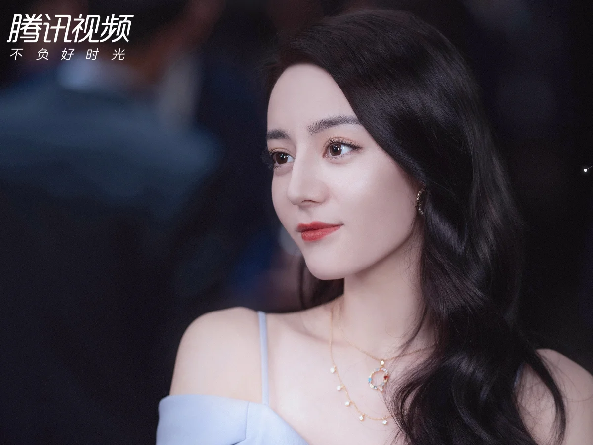 女主角：迪麗熱巴 飾 喬晶晶