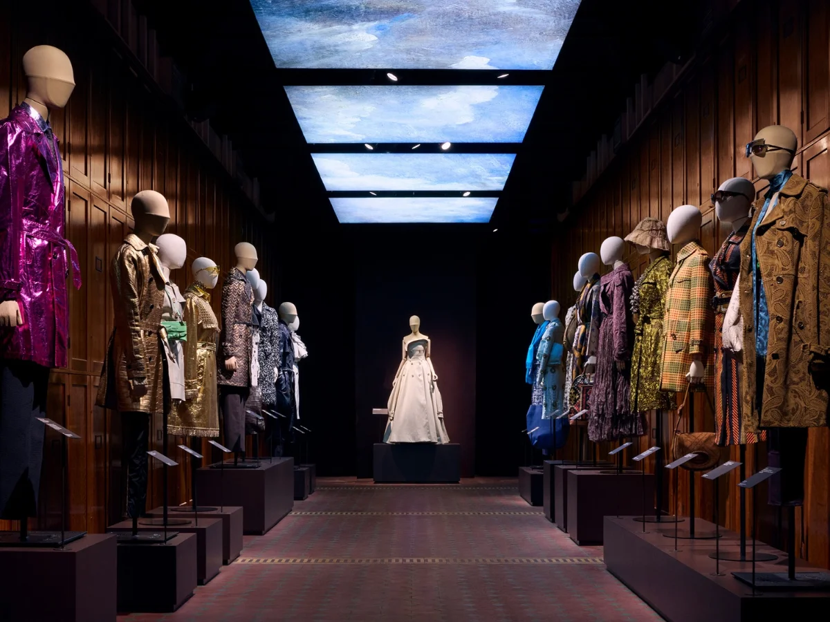 Burberry攜手V&A博物館舉辦展覽以呈現品牌風衣歷史與創新