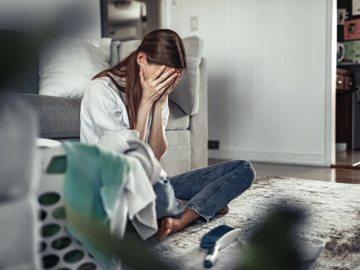 另一半說謊了嗎？別只盯眼神！心理師解析「身體反應」透露的情緒線索