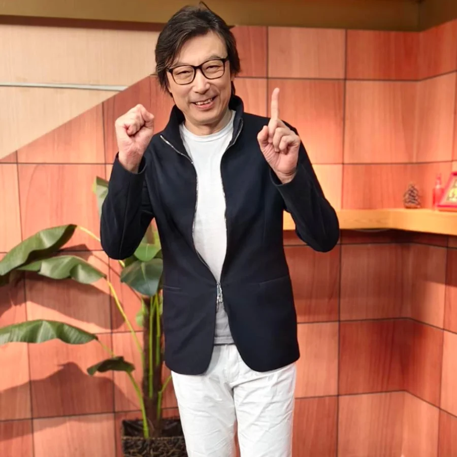 林煒分享凍齡秘訣，靠飲食控制、減少澱粉攝取及運動維持身材。（圖／年代提供）