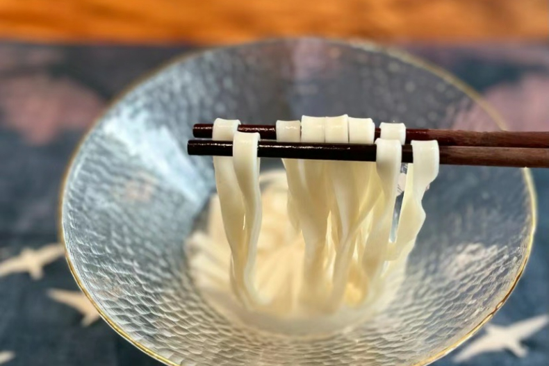 減肥聖品除了豆腐麵還有「山藥麵」！山藥麵料理推薦，低卡高纖的山藥還能幫助腸胃蠕動、穩定血糖