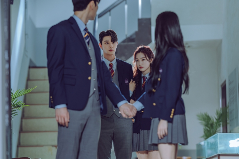 Netflix校園復仇韓劇《名校的階梯》該追嗎?校園版黑暗榮耀劇情、角色介紹,必追看點連假追完它