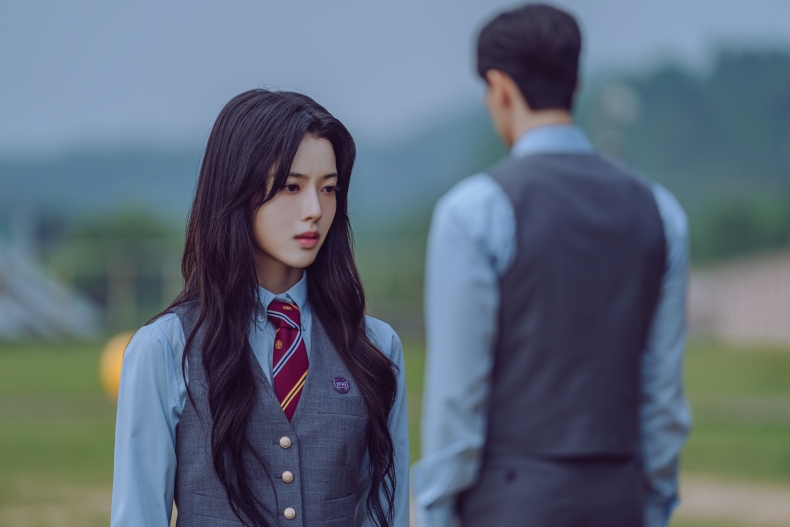 Netflix校園復仇韓劇《名校的階梯》該追嗎?校園版黑暗榮耀劇情、角色介紹,必追看點連假追完它