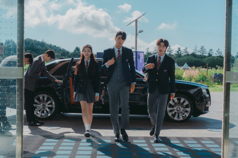 Netflix校園復仇韓劇《名校的階梯》該追嗎?校園版黑暗榮耀劇情、角色介紹,必追看點連假追完它