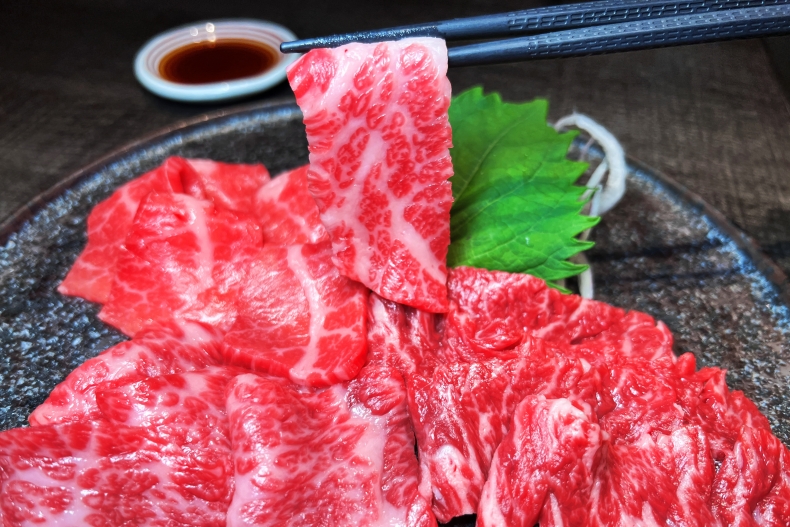 台中「燒肉本氣」新址重新開幕！星廚Sam推薦橫膈膜、烤豬舌跟生牛肉刺身必點