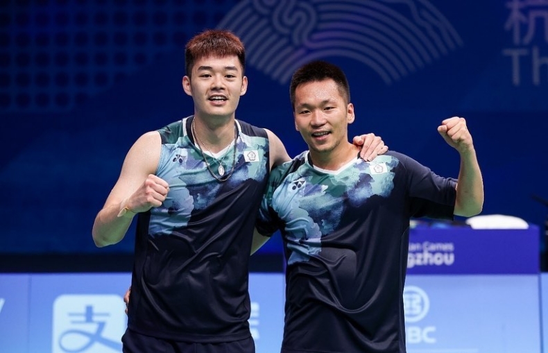2024巴黎奧運羽球男雙晉級!麟洋配不畏隊手近身擊球,高張力對決拚進8強賽
