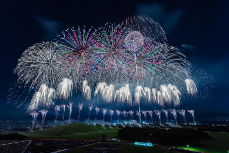 抓住夏天尾巴朝聖去!2024日本夏末煙火大會彙整:9月熱海海上花火大會很必看