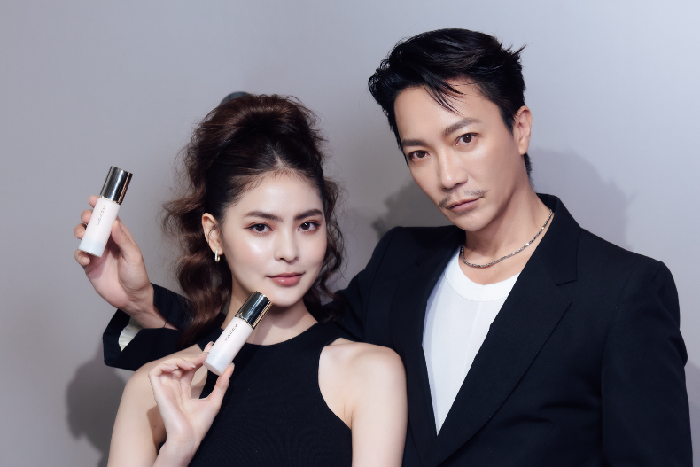 造光底妝:SUQQU絕緻艷澤妝前乳 2024必收「造光底妝」!SQUUQ、蘭蔻玫瑰氣墊、VALENTINO奢金氣墊,一拍就有高奢光