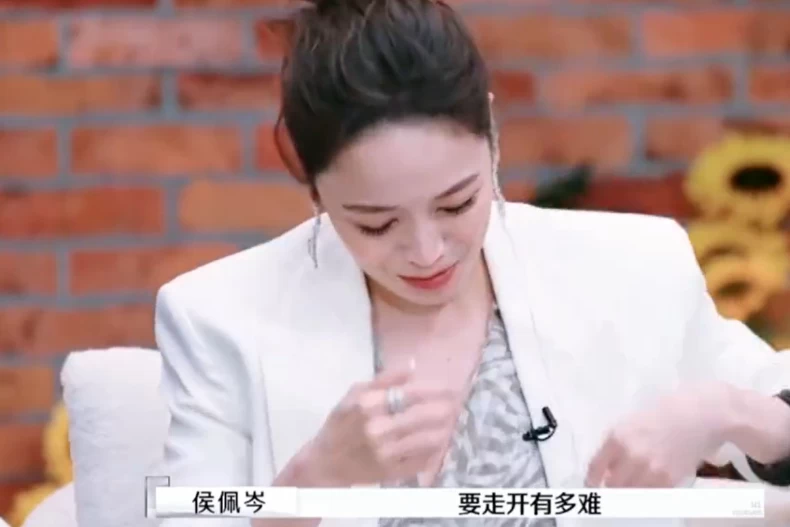 侯佩岑喊：還愛著要走開有多難？