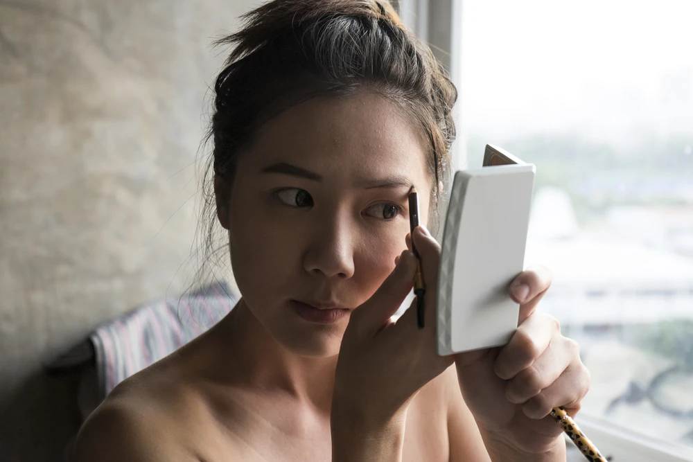 苦命女面相2.眉毛稀疏
