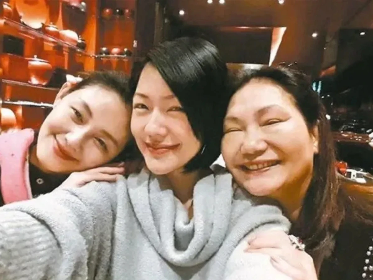 小S金鐘復出！與蔡康永合體美照攝影師是袁惟仁兒子袁義，母親陸元琪驕傲發聲：他的好，說不完
