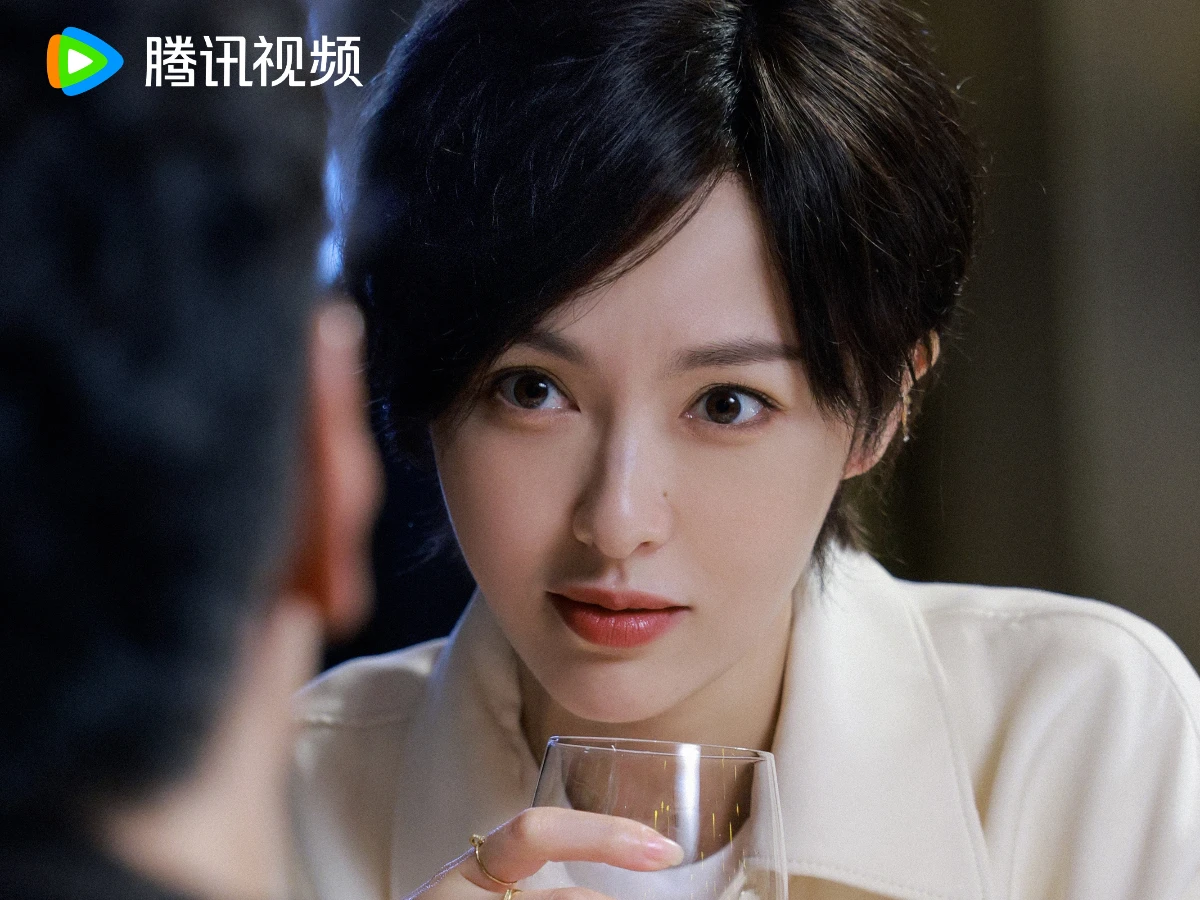 劇情亮點2.唐嫣短髮妝造美出新高