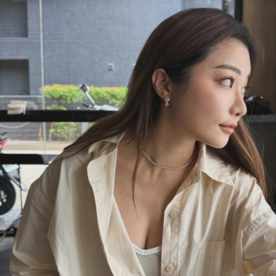 陳依依變美秘訣：耳垂打亮技巧
