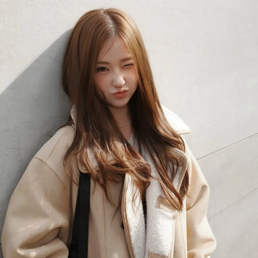 Photo by HAUM 하움 on November 04, 2025. May be an image of one or more people, hair, duffle coat, goosedown coat, parka, top and text.