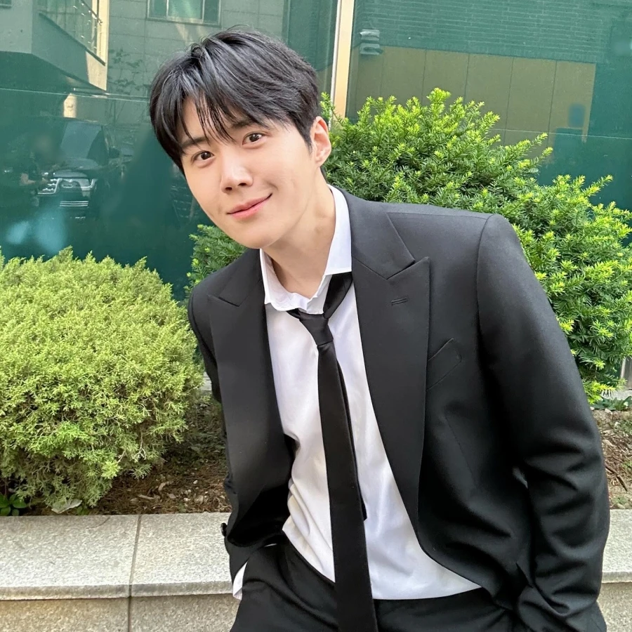 Photo shared by 김선호 on August 13, 2024 tagging @disneypluskr. Photo shared by 김선호 on August 13, 2024 tagging @disneypluskr.