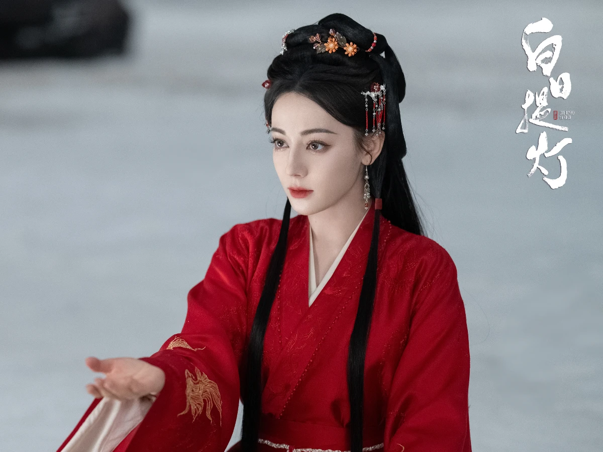 劇情亮點3.迪麗熱巴演活「女鬼王」超吸睛