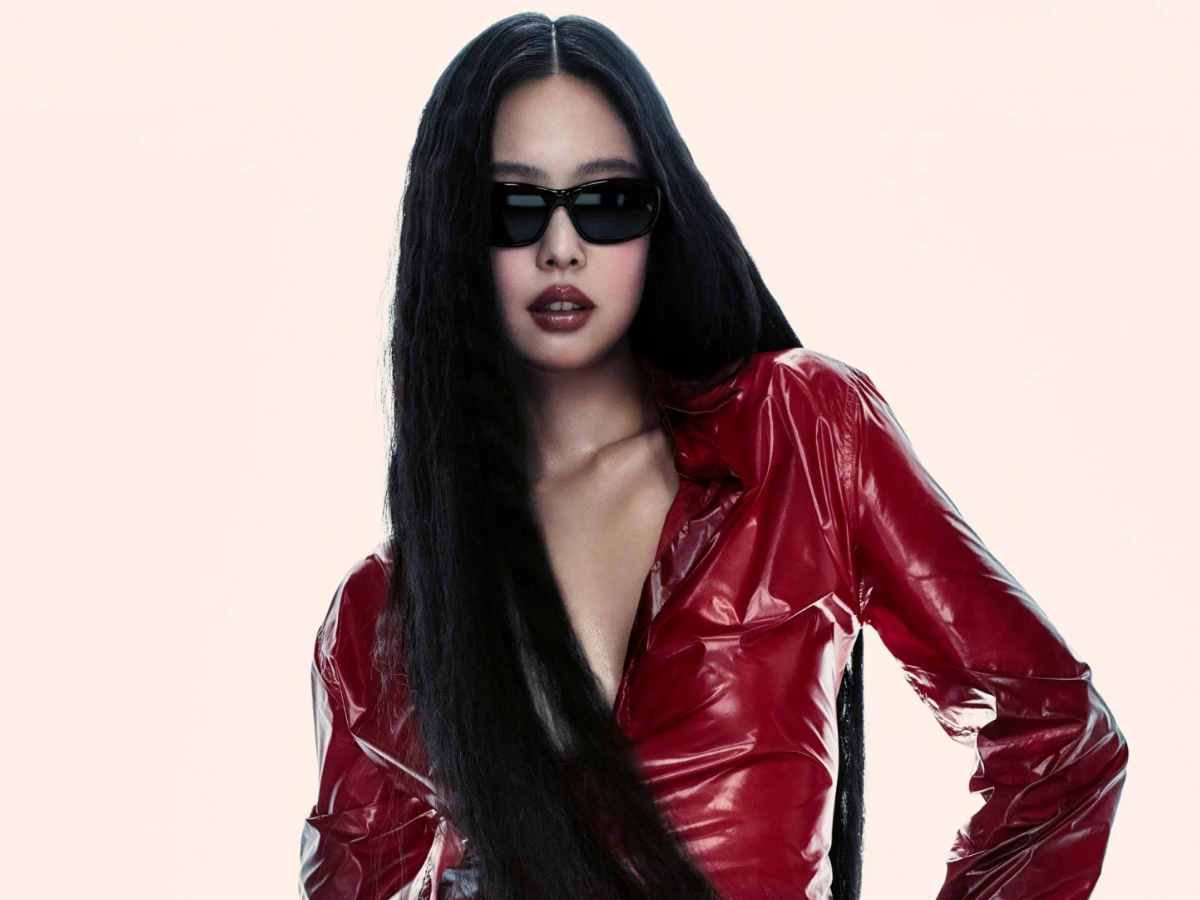 Jennie 擔任 Ray-Ban 雷朋全球品牌代言人