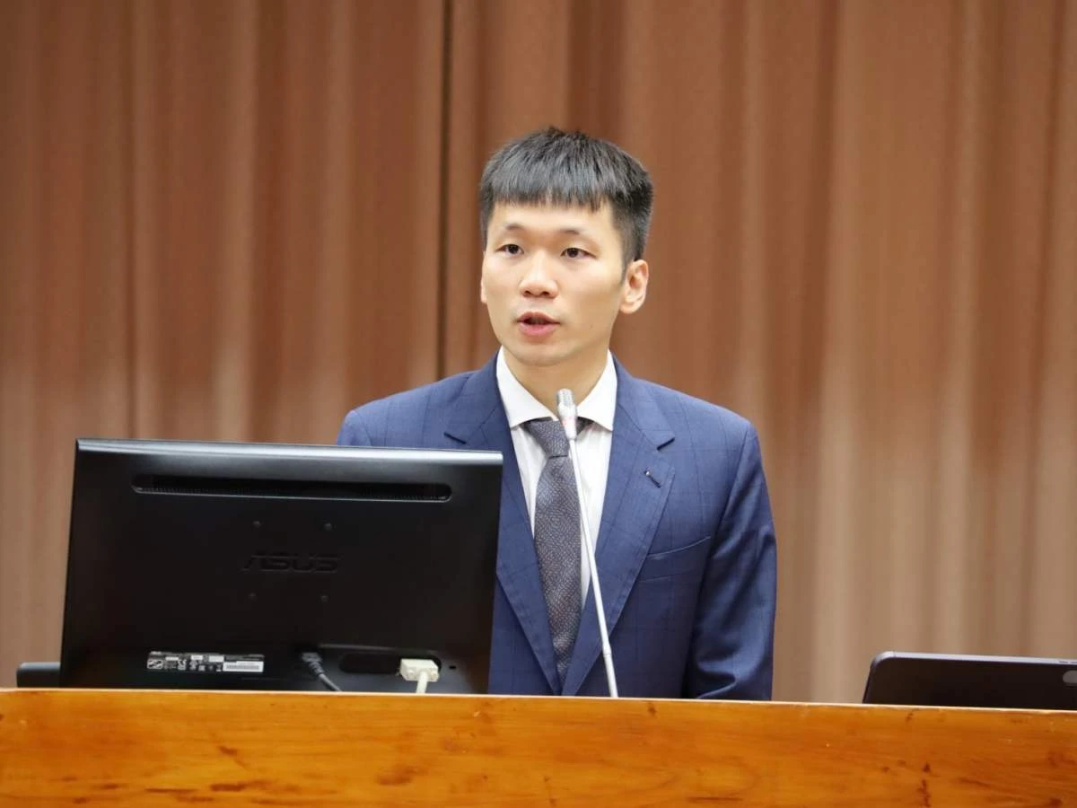 李洋「奧運加碼獎金1千萬」全捐出！睽違1年「麟洋配」再合體，秀金牌式殺球