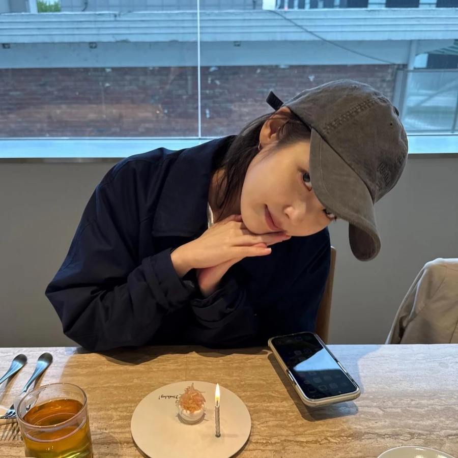 Photo shared by 이지금 IU on May 19, 2025 tagging @k_hanna_. Photo shared by 이지금 IU on May 19, 2025 tagging @k_hanna_.