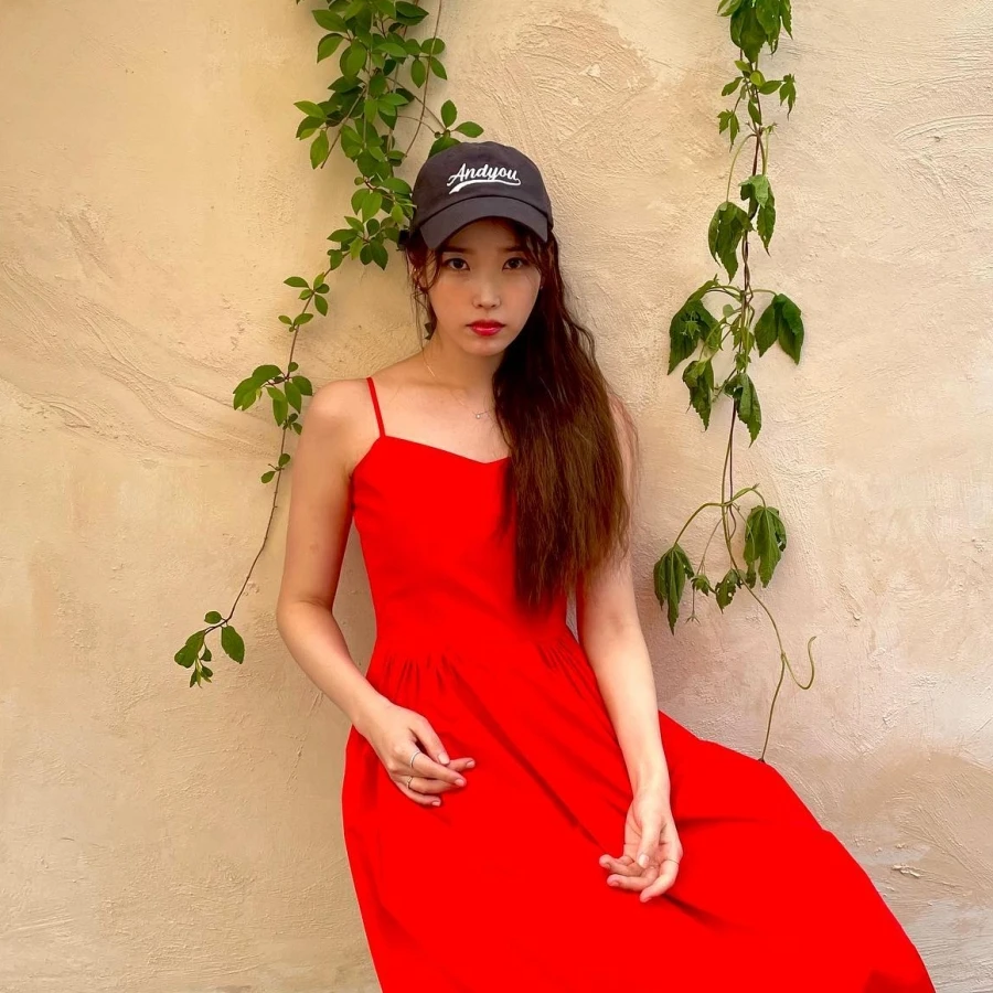 Photo shared by 이지금 IU on May 15, 2021 tagging @dlwlrma. Photo shared by 이지금 IU on May 15, 2021 tagging @dlwlrma.