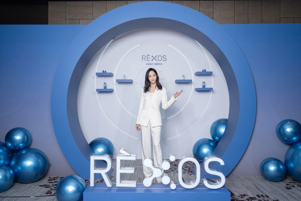 batch_【RÈXOS 新聞稿】張鈞甯以「逆時、煥活、修護」三個詞形容 RÈXOS，強調這是維持肌膚彈潤光澤，隨時展現自信光采的必備神隊友，恰巧呼應品牌想傳遞的「穩膚甯時差」保養概念！
