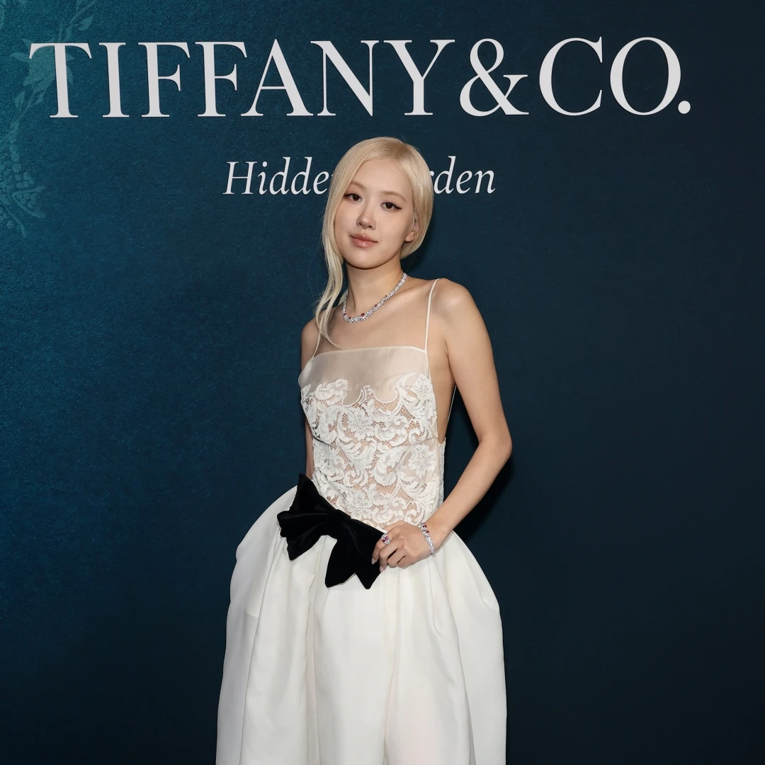 Tiffany & Co.《Hidden Garden 花語祕境》登場！Rosé白禮服造型再封神