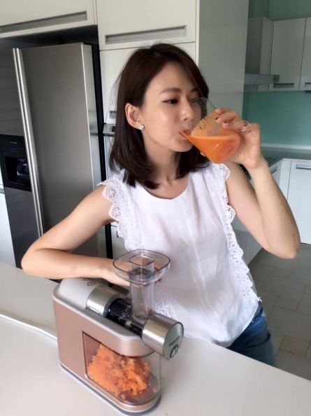 絕不讓自己變葡萄乾！38歲漂亮媽咪Melody：職業婦女這樣保養最有效率