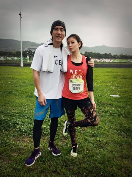 賈靜雯好「胸」！43歲3個孩子的媽，賈靜雯這4招保持超完美身材