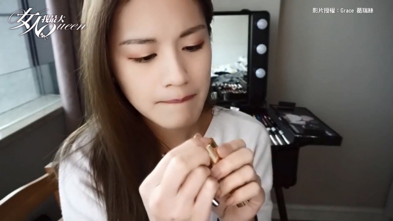 唇膏用完不要丟掉！你看看這樣一推，馬上又多出半支口紅