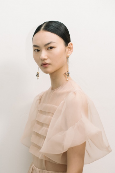 6 - 6.jpg 偷師神技!2018/19秋冬時裝週後台彩妝,自己也能化出名模妝