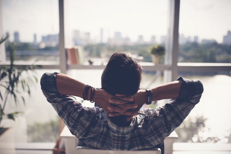 讓男人對你越陷越深的7個好女人特質：擁有自己的事業、大事謹慎小事迷糊