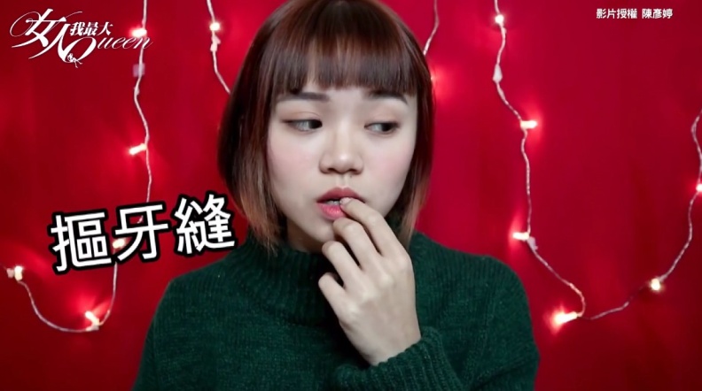 當網美起手式：遮口臭、找頭蝨⋯網美大頭貼必備拍照pose請收下！