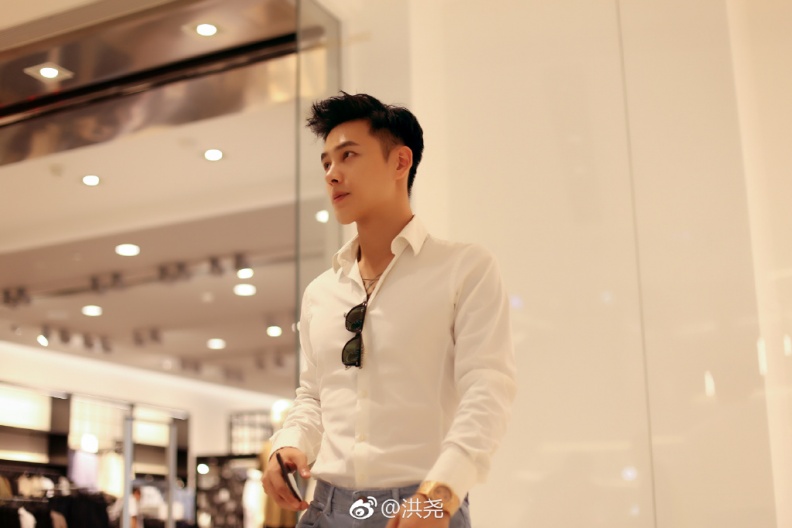 弘晝 洪堯 時裝 - 弘晝 洪堯 時裝.jpg 《延禧攻略》五帥!富察花美男、天啊海蘭察根本肌肉男