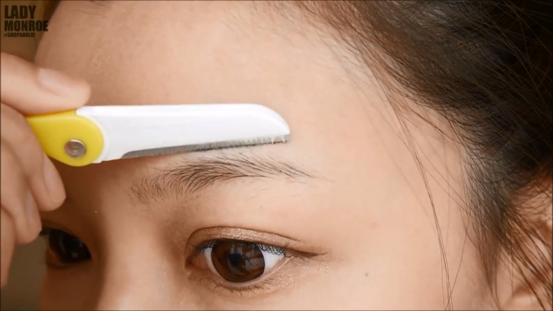 2016-初學者眉毛教學:修眉毛、畫眉毛、眉彩挑選-|BASIC-EYEBROWS-TUTORIAL|夢露MONROE (1).mp4 20180814 165131.121 - 2016-初學者眉毛教學:修眉毛、畫眉毛、眉彩挑選-|BASIC-EYEBROWS-TUTORIAL|夢露MONROE (1).mp4_20180814_165131.121.jpg 初學者眉毛全攻略:如何修眉毛、怎麼畫眉毛以及適合自己的眉彩挑選