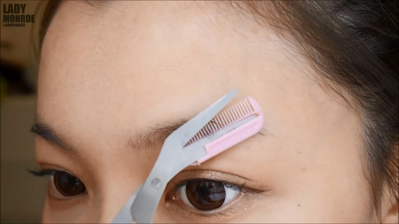 2016-初學者眉毛教學:修眉毛、畫眉毛、眉彩挑選-|BASIC-EYEBROWS-TUTORIAL|夢露MONROE (1).mp4 20180814 165404.754 - 2016-初學者眉毛教學:修眉毛、畫眉毛、眉彩挑選-|BASIC-EYEBROWS-TUTORIAL|夢露MONROE (1).mp4_20180814_165404.754.jpg 初學者眉毛全攻略:如何修眉毛、怎麼畫眉毛以及適合自己的眉彩挑選