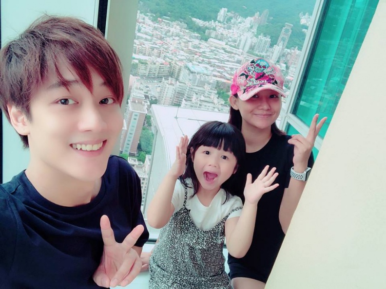 李佑群攜手人氣網紅「那對夫妻」玩改造，妮妮巨星氣場好驚人！