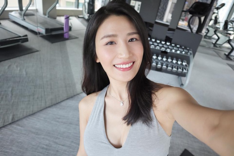 跟拜拜肉說bye bye！快速瘦手臂操在家就可以簡單做
