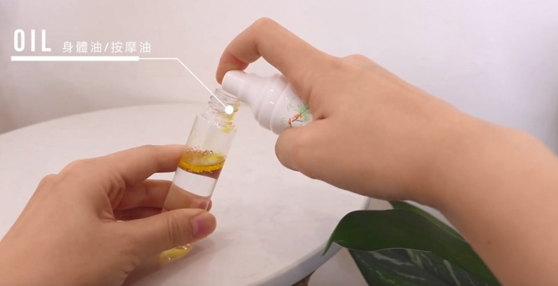 7個超實用美妝小撇步請收下！洗刷具、夾睫毛、消痘疤原來那麼簡單！