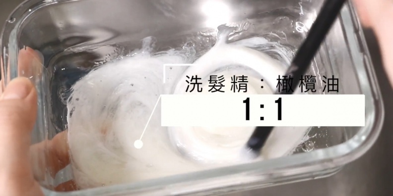 7個超實用美妝小撇步請收下！洗刷具、夾睫毛、消痘疤原來那麼簡單！