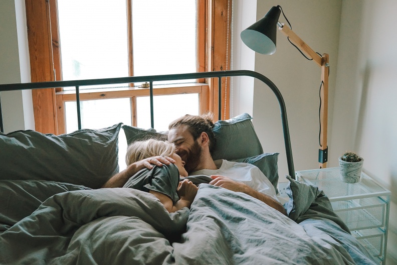 有了妳=有全世界！「最專情」前5星座男：天蠍愛了就至死不渝...