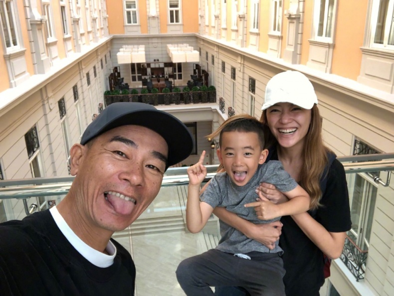 陳小春、應采兒求婚影片曝光，應：嫁給愛情