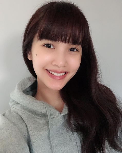 不怕布丁頭！「冷調黑茶色」染後長髮反飄仙氣！懶人最推美髮色