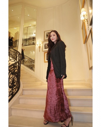 jessica.syj 51198989 958941587627965 4265296170649977199 n - jessica.syj_51198989_958941587627965_4265296170649977199_n.jpg 溫柔小姐姐的春季穿搭!Jessica、曾之喬都在穿「奶茶色、格紋西裝外套」