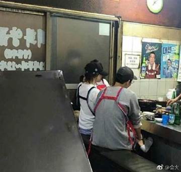 20180327003368 - 20180327003368.jpg 宋仲基7個暖心好男人守則「讓老婆走內側我保護、喝醉不怕有我在」