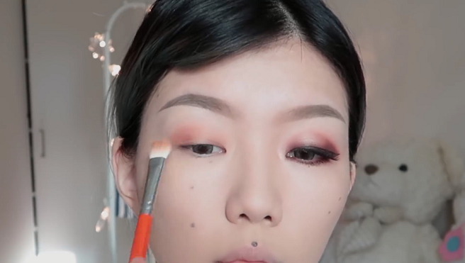 根本整型吧？！單眼變大眼，不用動刀也能辦到